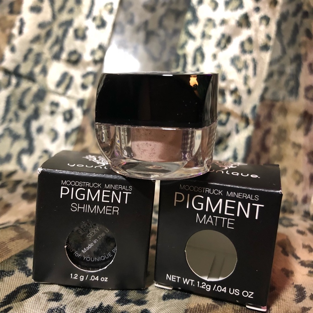 Sexy Younique Mineral pigment eyeshadow - Picture 2 of 7